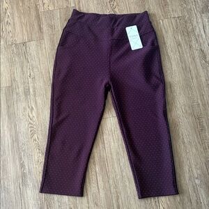 NWT YUNA FASHION Women’s Maroon Active Capri Leggings NWT-S/M
